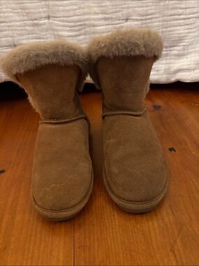 Girls Beatpaw Cozy Suede Shearling-Lined Boot in Brown size 5